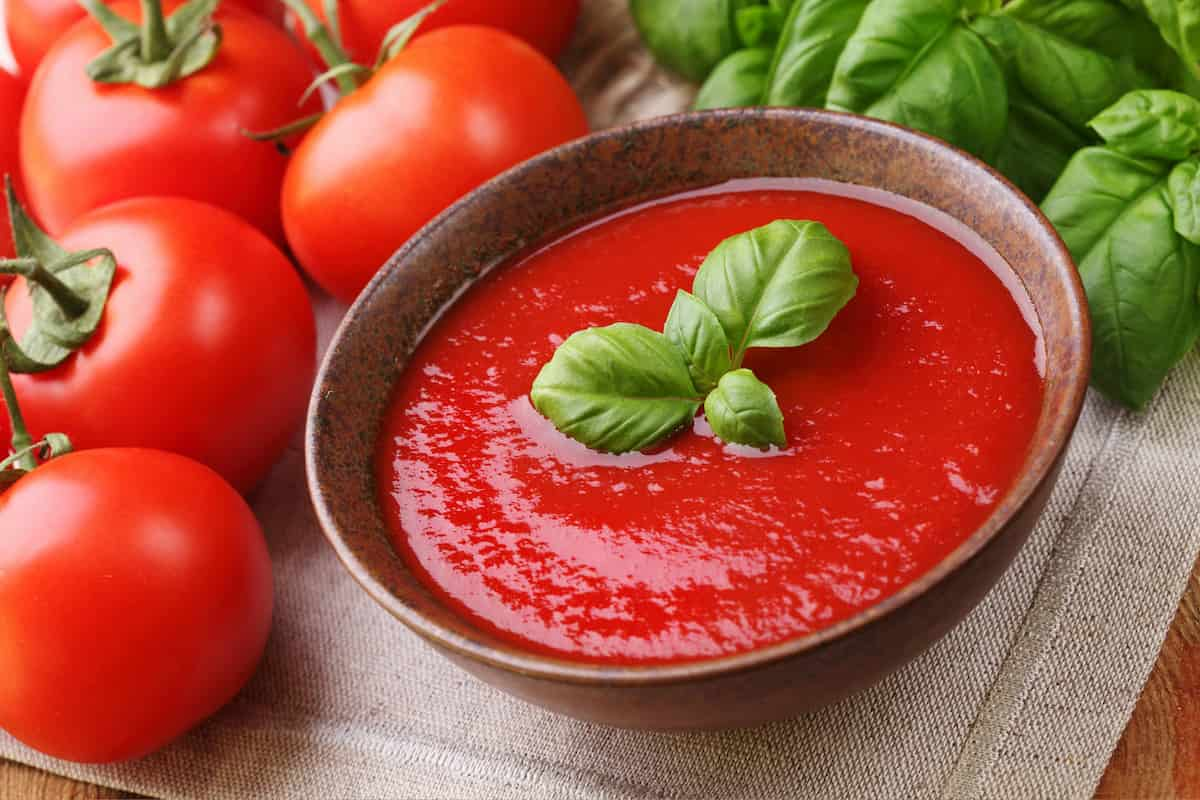 Benefits of tomato paste and its nutritional value